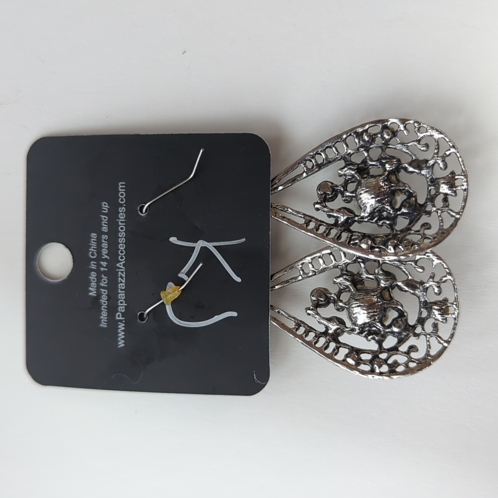Boutique Paparazzi Silver Tone Clear and White Accent Tear Drop Earrings - Picture 4 of 5